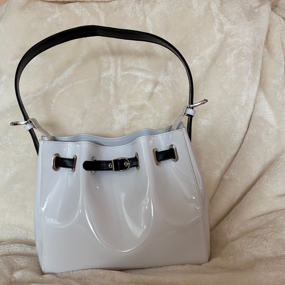Beijo Glossy White and Black Shoulder Bag